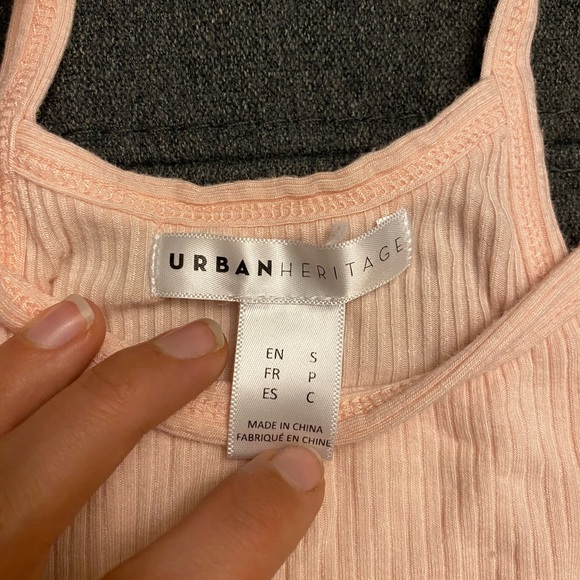 Several tops - Picture 7 of 8